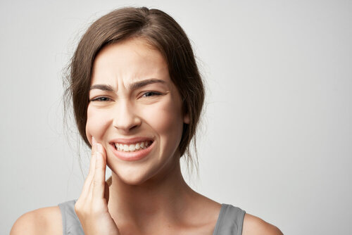 common-symptoms-of-tooth-decay-you-must-know-2023